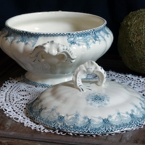 Antique french teal transferware tureen. Teal blue french transferware. Choisy le Roi Henriette. Antique soup tureen. Art nouveau