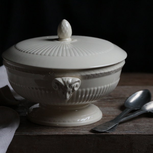 Vintage Wedgwood Marlaston ram's head small vegetable tureen. Etruria EDME. Vintage creamware tureen