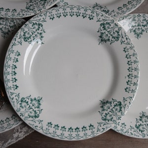 Ensemble de 6 assiettes plates anciennes de style Art nouveau en transfert vert, France. Assiettes en pierre de fer françaises image 1