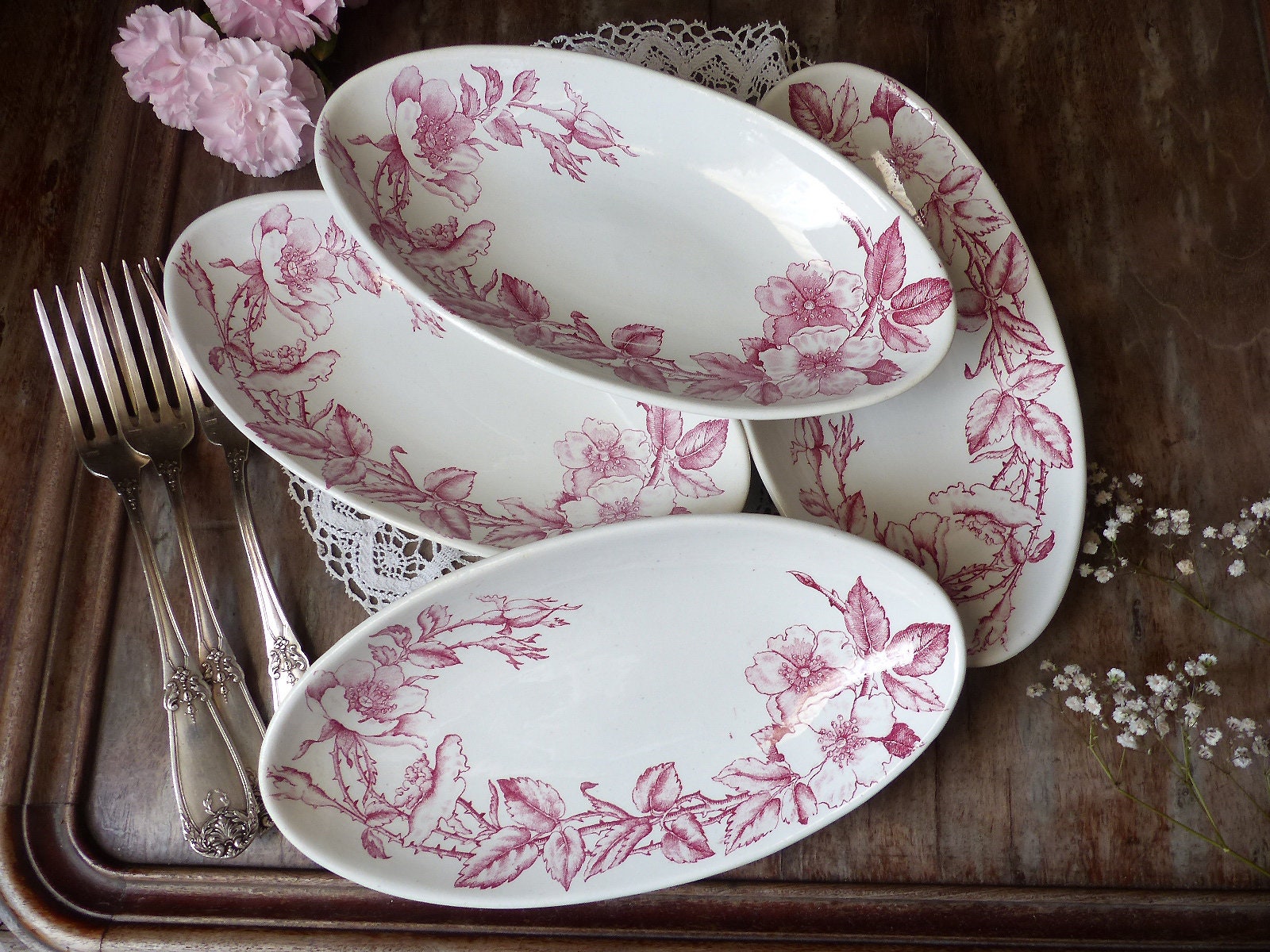 Ensemble de 2 Plats Ravier Transfert Français Roses Anciens. Petits Plateaux Ovales Roses Sauvages. 