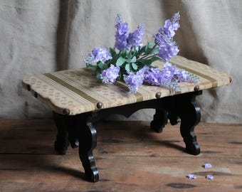 Banco antiguo de madera tapizado Soporte para plantas Taburete bajo de madera rústica Estilo rústico campestre Taburete de granja victoriana
