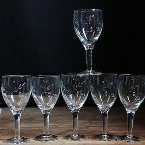 Set von 6 antiken französischen kleinen geätzten Porto-Sherrygläsern. Herzliches Glas Nach dem Essen Likör Kleines süßes Weinglas