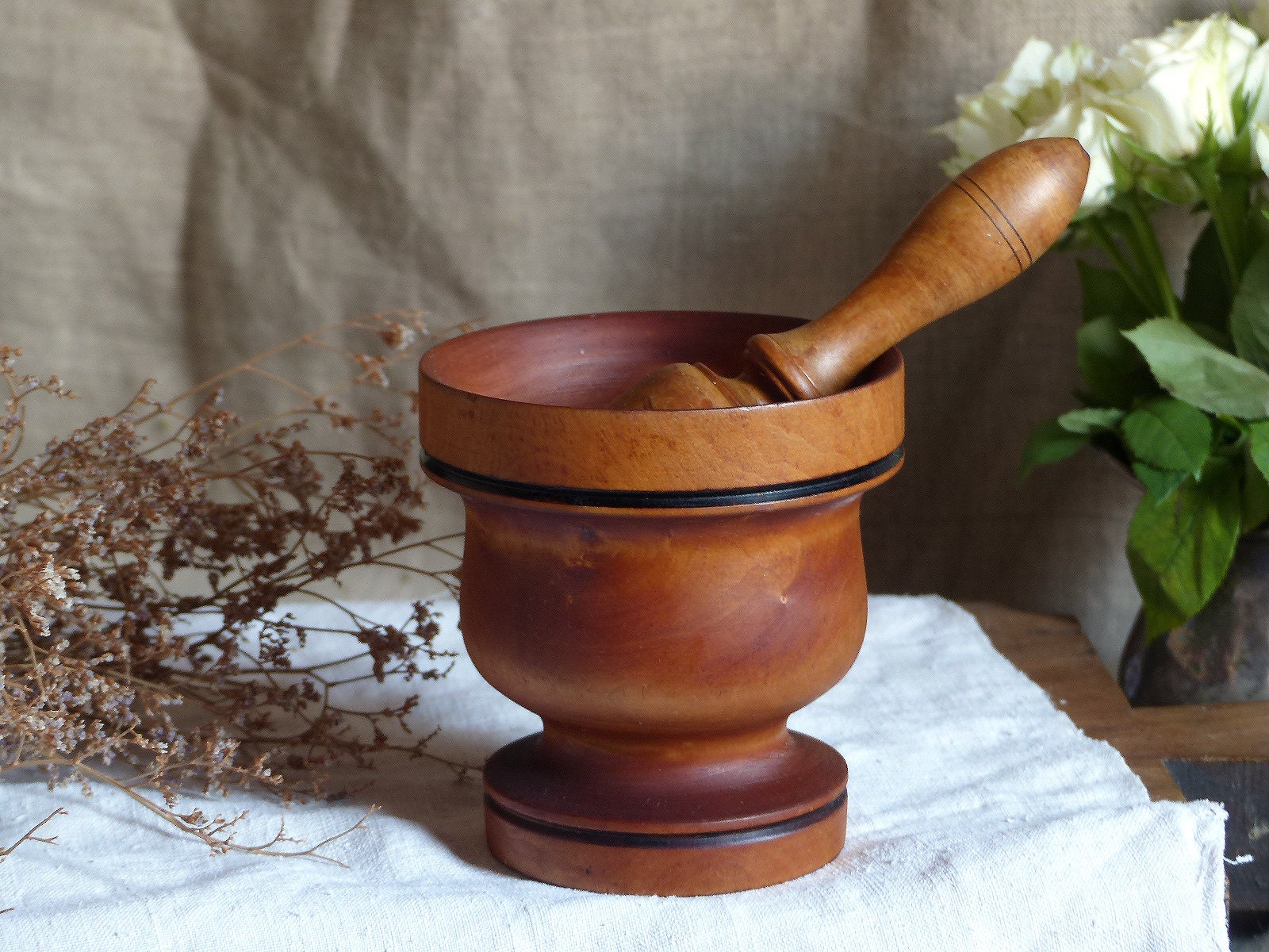 Vintage Français Petit Mortier à Pieds en Bois et Pilon. Photo Accessoires Bol Bois. Bol Rustique An