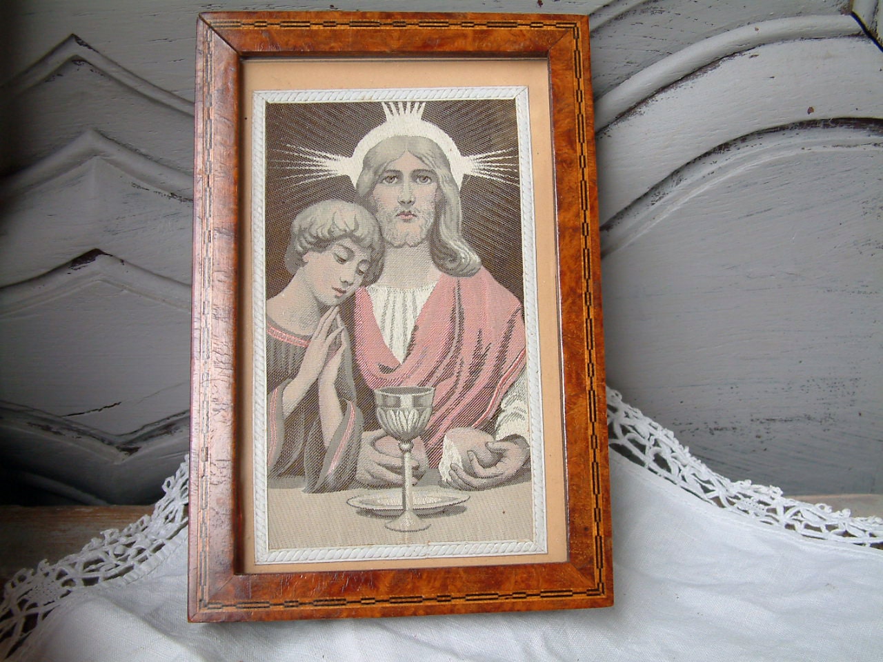 Ancienne Image de Soie Français Jésus Christ. Sainte Communion. Cadre en Bois Marqueterie. Premier C