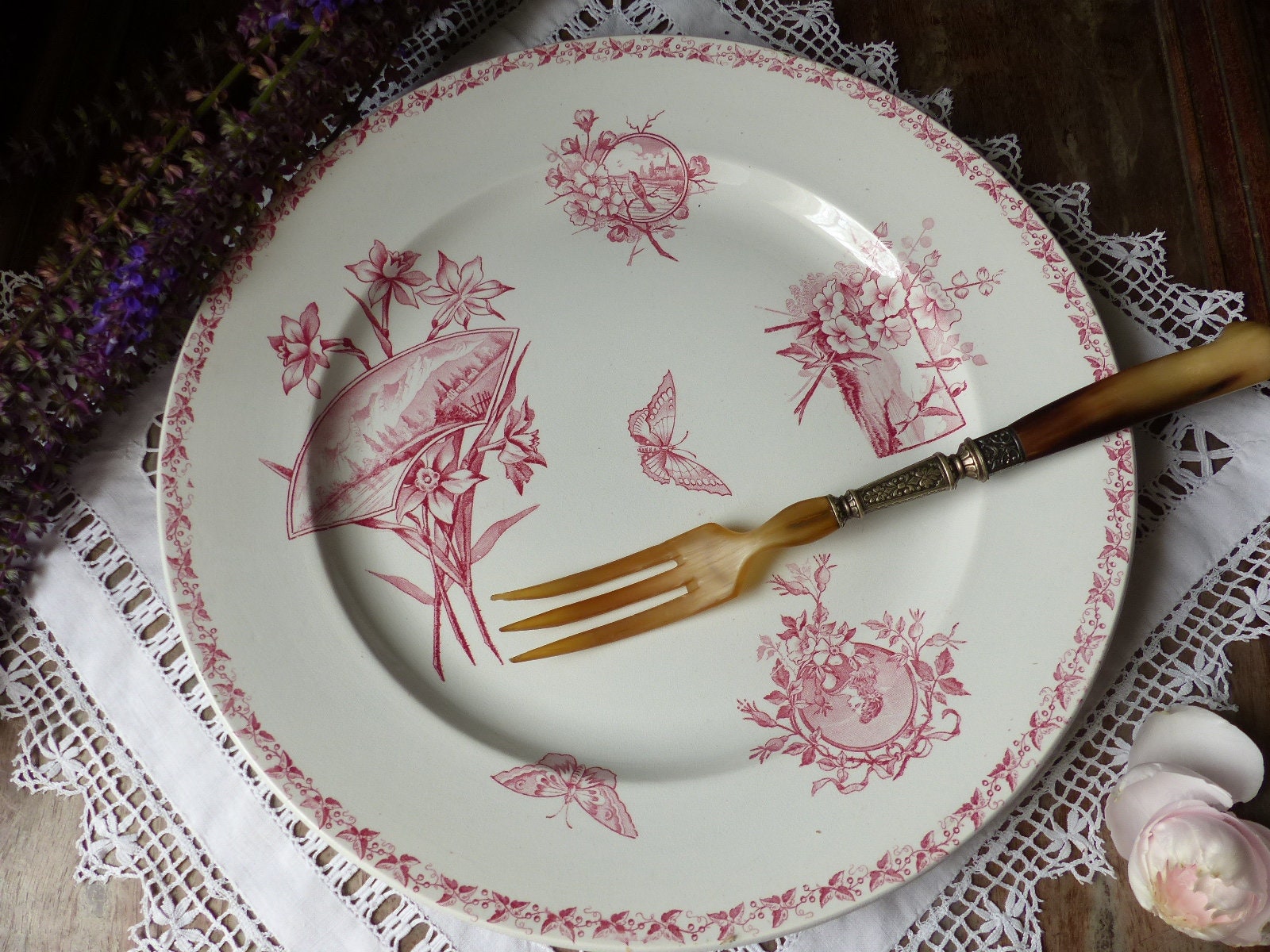 Antique Français Ironstone Rose Rouge Transferware Grand Plateau de Service Rond. Transferware Foncé