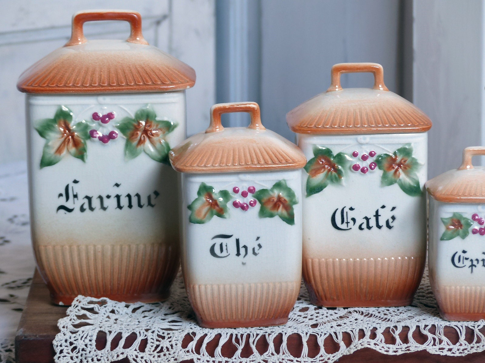 Ensemble de 6 Français Antiques en Pierre Fer. Bidons Cuisine Majolique. Français Des Bidons Cuisine