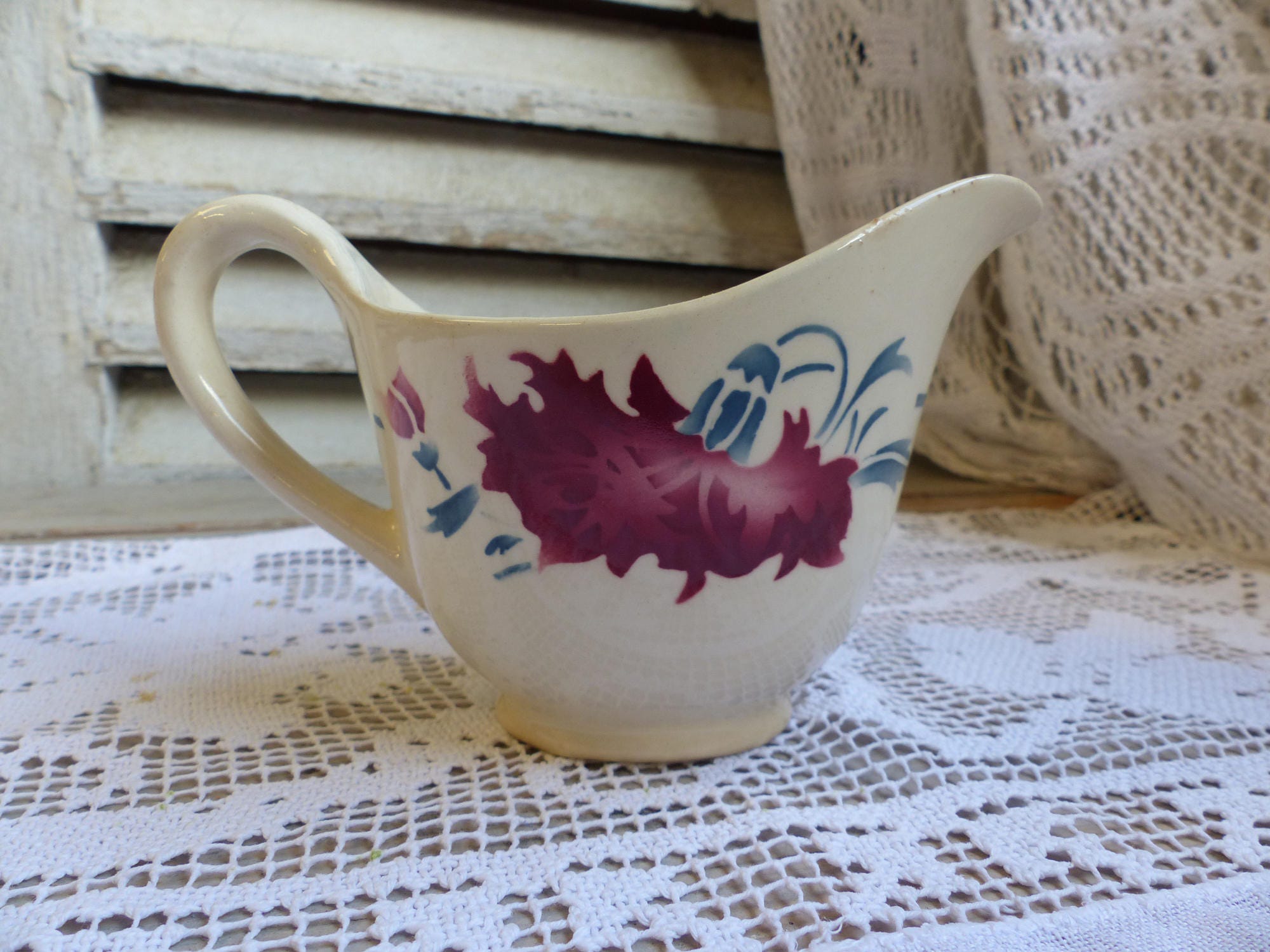 Ancien Français Saucière Stencilware Rouge et Bleu. Pot à Lait Crémier Stencilware. Sauce. Saucière.