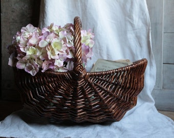 Antique french market shopping basket. Wicker garden basket. Garden trug. Knitting basket. French country decor. Rustic farmhouse kitchen