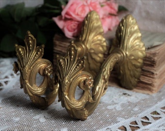 Set of 2 antique french large gilded bronze ormolu curtain tie backs. Directoire/Louis XVI acanthus leaf motif. French chateau.