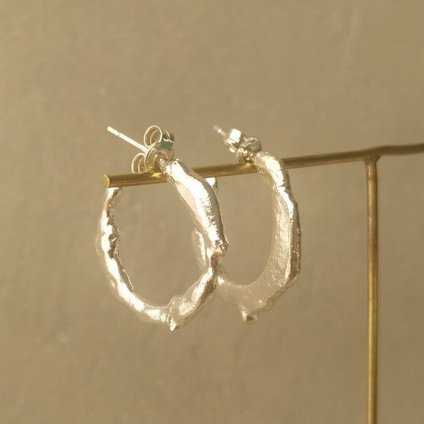 Rustic earrings, super comfortable and original hoops - Unique organic earrings. Silver artisan unusual earrings. Slow fashion jewels