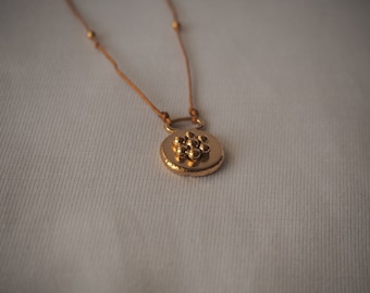 Delicate minimal pendant. Pendant with a flower golden charm, original and organic pendant. Original pendant, artisan slow fashion.