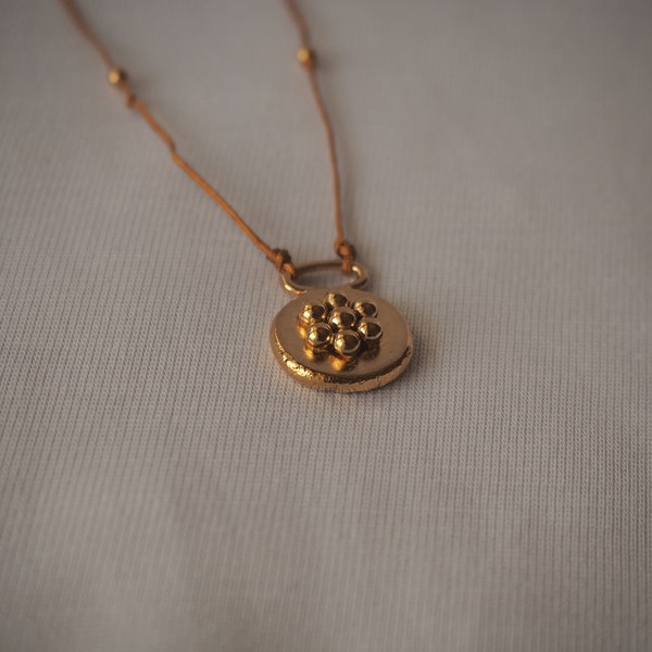 Delicate minimal pendant. Pendant with a flower golden charm, original and organic pendant. Original pendant, artisan slow fashion.