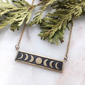 Colgante de latón Moon Phase. Joyería Fase Lunar. Ciclo lunar. Triple Diosa. Collar de fase lunar. Joyería oculta. Celestial. Naturaleza.