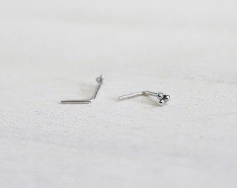 Sterling Silver Mini Triple Bead Nose/Tragus Stud.