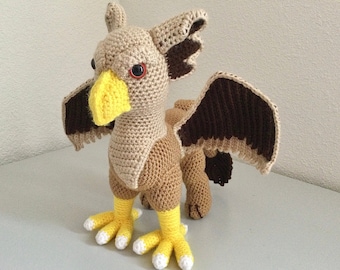Wzór gryfa - samouczek fotograficzny na wykonanie lalki amigurumi gryfa w wersji szydełkowej. Pobierz cyfrowo.