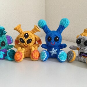 Patrón de amigurumi chibi de ciencia ficción: tutorial de crochet para descargar (descarga digital) de robot alienígena con cresta y conejito espacial.