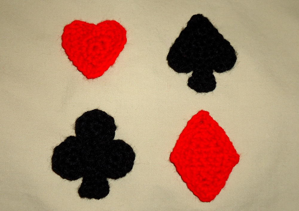34 Fun Crochet Clover Patterns Perfect for St. Patrick’s Day 29 Crochet Card Suits Applique