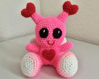 Love Bug amigurumi pattern - valentine crochet pattern with heart applique design photo tutorial Digital Download