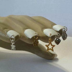 Dijes para dos uñas, joyería para uñas perforadas