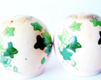 Vintage Pink 1950's Salt and Pepper Shakers with Ivy Motif. Mid-Century