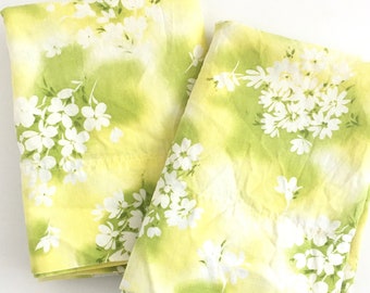 Vintage DAISY PILLOWCASES, YELLOW Green Cotton Floral, Handmade Standard Size, Retro Bedroom, Romantic Spring