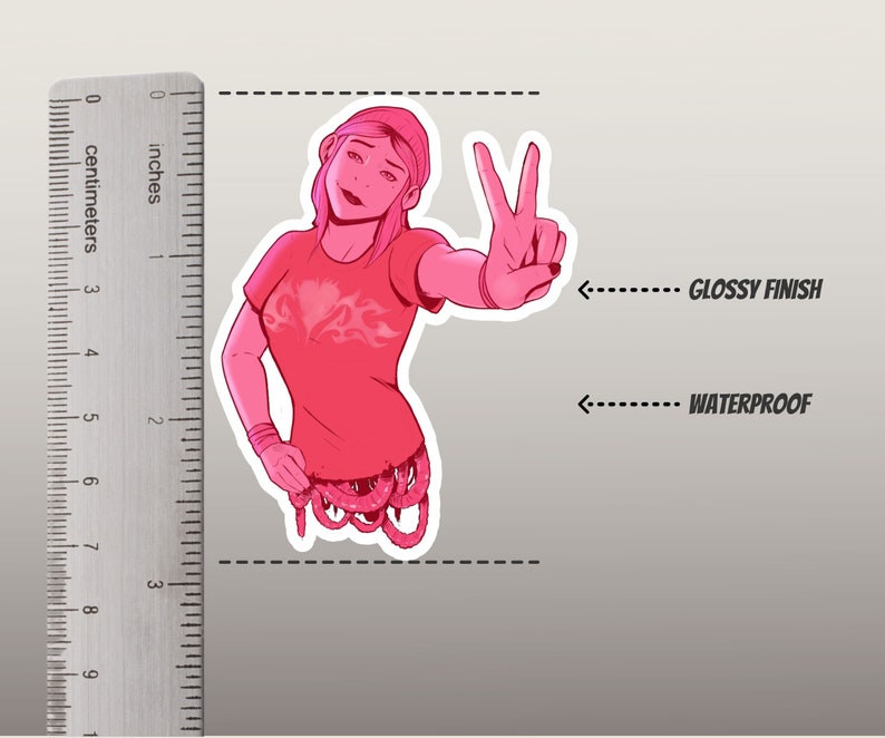 K&ouml;nnte beinhalten: Rosa-wei&szlig;er Sticker mit einer Cartoon-Frau mit rosa Haaren, die ein rosa Shirt mit Flammenmuster tr&auml;gt und ein Peace-Zeichen macht. Der Sticker hat eine gl&auml;nzende Oberfl&auml;che und ist wasserdicht.