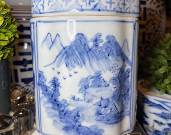 Lidded Ginger Jar Blue & White Floral Chinoiserie Porcelain Container Asian Decor Accent Grandmillennial style Home Styling Prop Grannycore