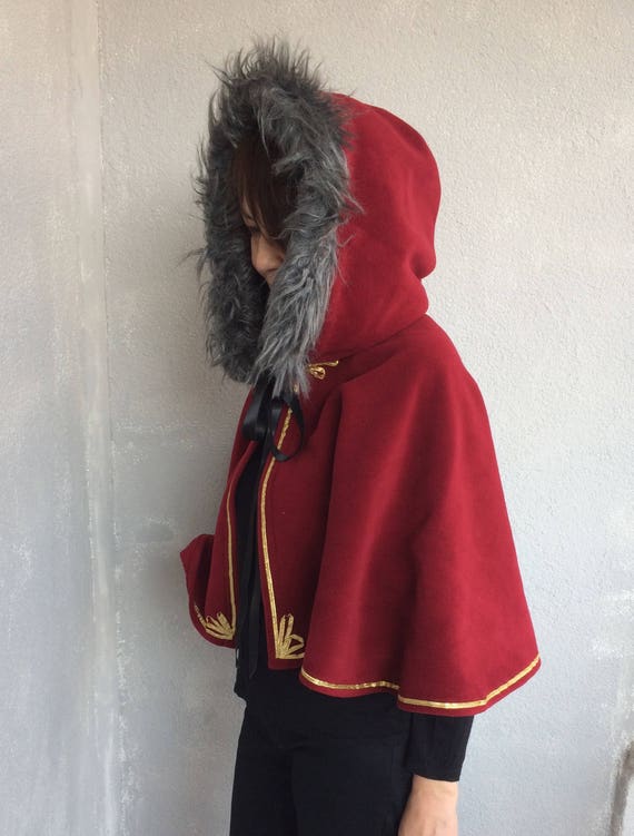 Featured image of post Figure Anime Hooded Cloak A cloak is an essential in many cosplay and halloween costumes whether you re a wizard elf or any of a wide array of period characters