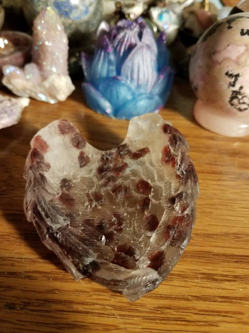 Angel wings dish garnet
