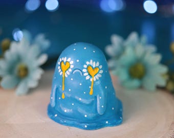 Handmade Daisy Ghost Figurine, Heart eyes ghost miniature desk art