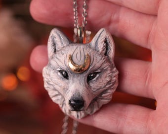Collar de lobo blanco hecho a mano, colgante de lobo con luna dorada, cadena de acero inoxidable.