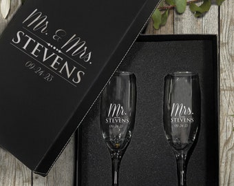 Mr and Mrs Personalized Champagne Flutes, Wedding Toasting Glasses, His Her Engraved Wine Glasses, Mr and Mrs Couples Glasses, Set of 2