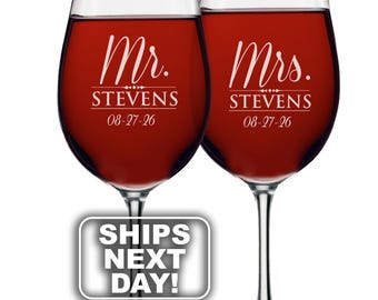 Mr and Mrs Wine Glasses, Mr Mrs Mason Jar Glasses, Mr and Mrs Gifts, Mr and Mrs Glasses, His Her Beer Glasses, Engraved Wine Glass, Set of 2