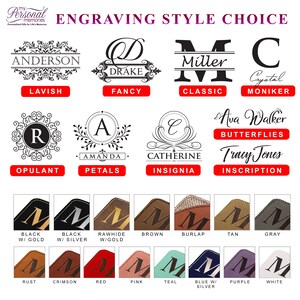 Puede incluir: Imagen que muestra opciones de estilo de grabado para regalos personalizados. Presenta varias fuentes y dise&ntilde;os, incluyendo nombres e iniciales, con muestras de color para materiales como negro, marr&oacute;n y rosa. El texto incluye "Engraving Style Choice".