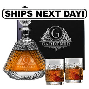 Custom Whiskey Decanter, Engraved Decanter and Glasses, Customized Whiskey Decanter, Personalized Decanter Whiskey, Triangle Decanter Set