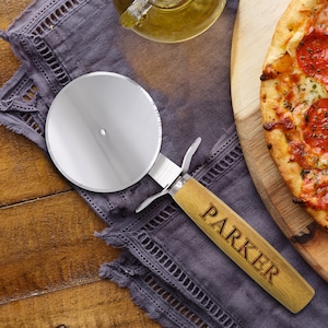 Personalized Pizza Cutter, Custom Pizza Slicer, Engraved Pizza Cutter, Housewarming Gift, Pizza Cutter with Wood Handle, Pizza Cutter Gift