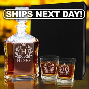 Wedding Gifts for Couple, Whiskey Decanter, Personalized Decanter, Groomsmen Gift, Engraved Decanter, Personalized Whiskey Decanter