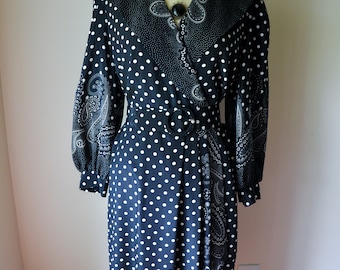 Trabalhando das 9h às 17h… Vestido midi vintage anos 80 com estampa de bolinhas e paisley, vestido com cinto com estampa de bandana estilo western, vestido country retrô preto tamanho G/GG