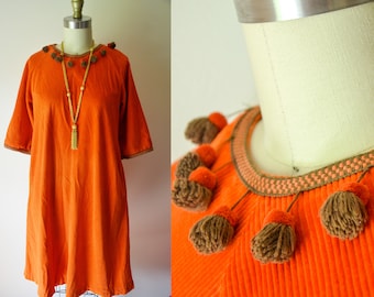 Vestido de pana naranja de los años 60, corte A, cuello con borlas, corte recto de otoño con bolsillos (talla S/M)