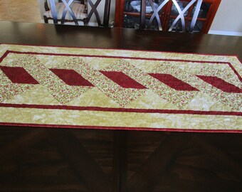 Quilted Table Runner**Christmas Table Runner