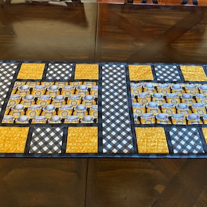 Quilted Table Runner**Bees and Honey**Honey Pots