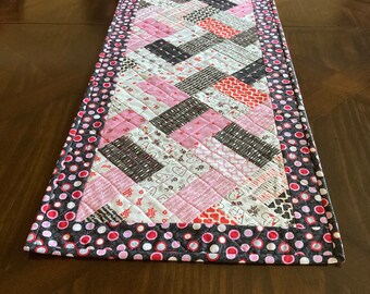 Quilted Table Runner**Valentine's Day Table Runner**Table Topper**Cupid**Hearts**XOXOXO