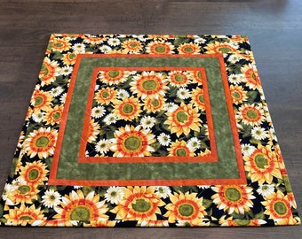 Quilted Table Topper**Sunflower Table Topper**Table Topper