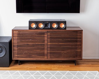 Console média en bois / Crédence en bois de noyer massif / Armoire en noyer noir massif avec portes à persiennes