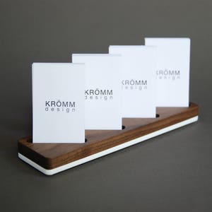 Support de carte en bois pour quatre cartes de visite verticales / Support de carte en bois de noyer et acrylique / Support de carte de visite MOO vertical en bois