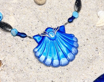 Arcane Tide's Amulet - Merfolk Necklace with big handsculpted Seashell - OOAK