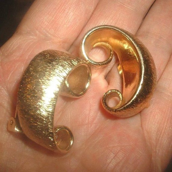 1950's Napier Amos Parrish Earrings So RARE Curly Q Crescent Textured Gold Mid Century Art Deco Modernist Design Chunky Organic Book Piece