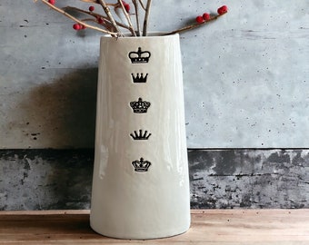 Handmade ceramic vase with engraved crowns gift for queen lover housewarming couple crown decor minimalist home flower stamped crown vase