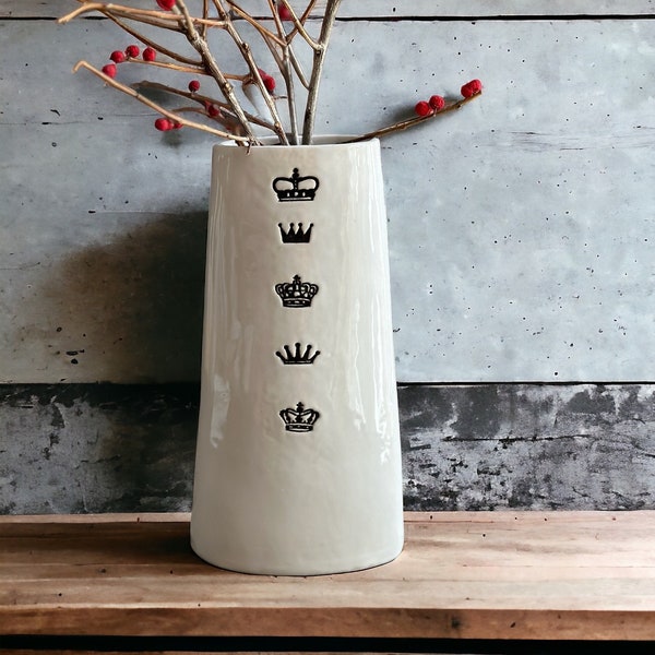 Handmade ceramic vase with engraved crowns gift for queen lover housewarming couple crown decor minimalist home flower stamped crown vase