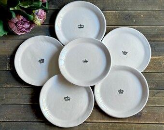 Handmade ceramic crown plate engraved black crown plate set crown plates for queen lover handcrafted snack cake plates for queen gift decor